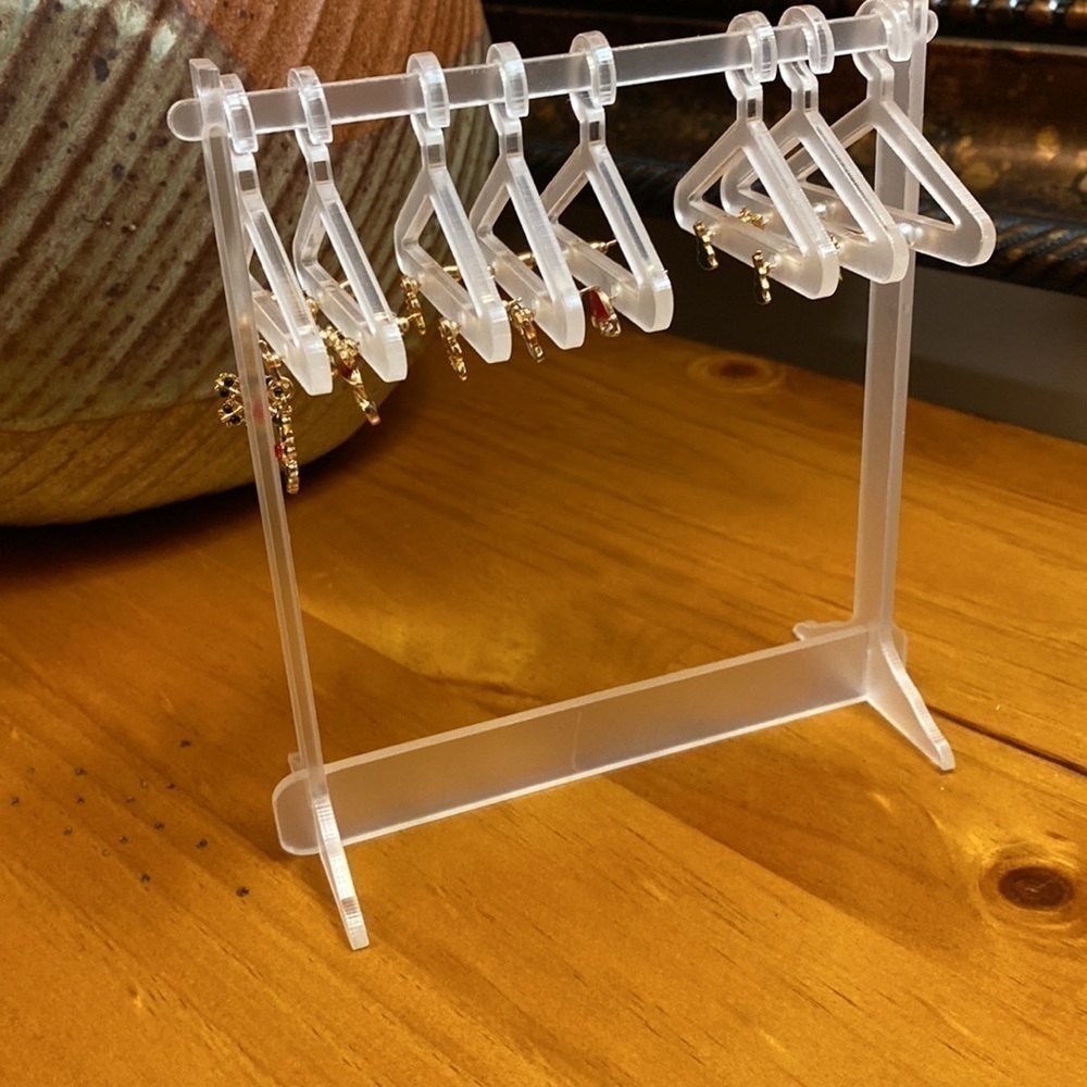 Earring Stand with 8 Pairs of Christmas Earrings NWOT…Great Gift - Picture 2 of 10